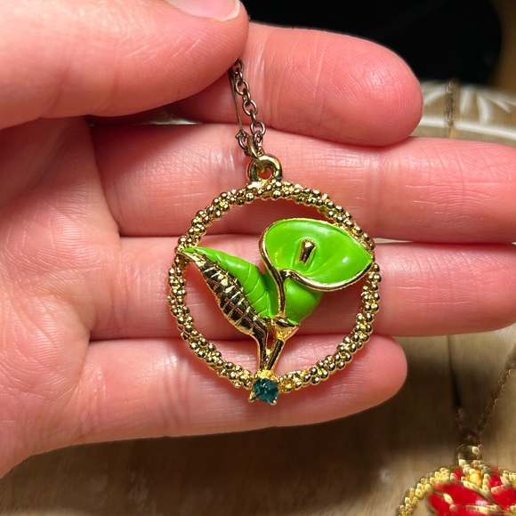 Vintage Green Calla Lilly & Red Rose Flower Gold Tone Necklaces - Picture 12 of 14